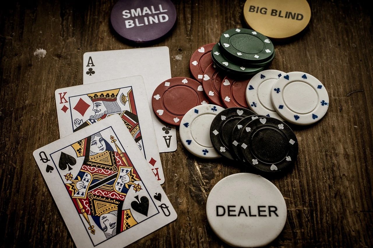 德州扑克dealer是什么意思？在什么位置？
